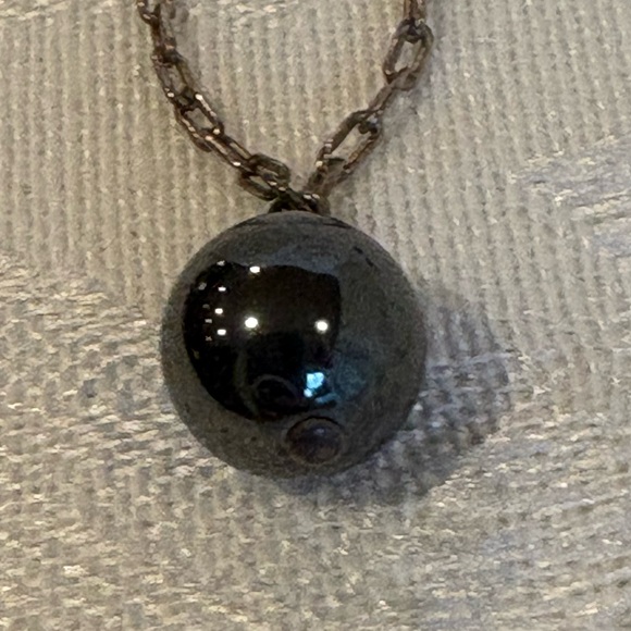 Vintage Hematite like Sphere Silver
Necklace and earrings set - Picture 3 of 6